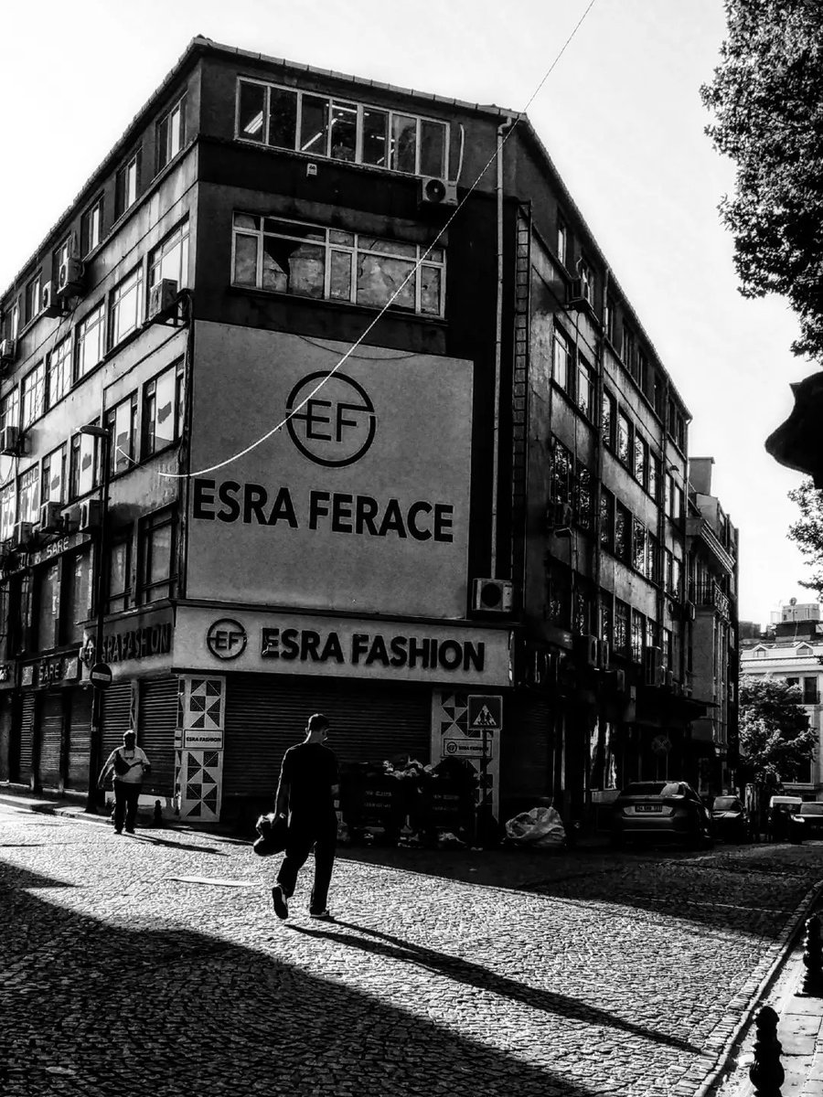 meltemsumeli's tweet photo. Gölge 
Photo by Meltem Sumeli 📷 
#streetphotography #photo #bnw https://t.co/IqNiFWoW5b
