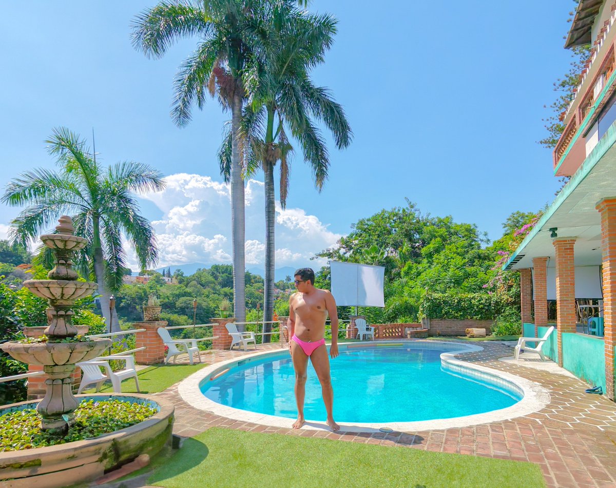 club_la22's tweet photo. Cada fin de semana tiene una historia... ven a escribir la tuya junto a la alberca de Colibrí Pride...✨🥵💦🏊‍♂️

#dondeir #gay #encuentros #pool #cuernavaca https://t.co/AH7cRlAIpA