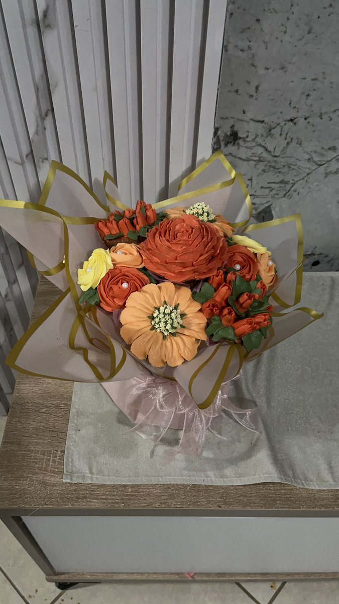 sego_ma75's tweet photo. One of my best creations like what do you mean! 🤭

I finally own a floral cupcakes business and I can’t wait to create more of these for my people ☺️💐 https://t.co/MrtZLODwIR