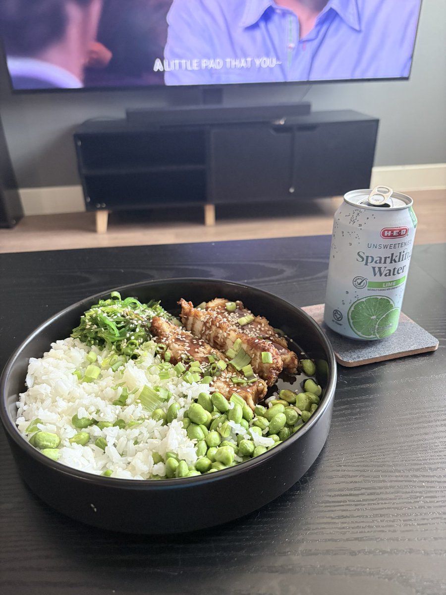 violetrosemeow's tweet photo. Lunch break 🥰 https://t.co/dqQFNM8grz