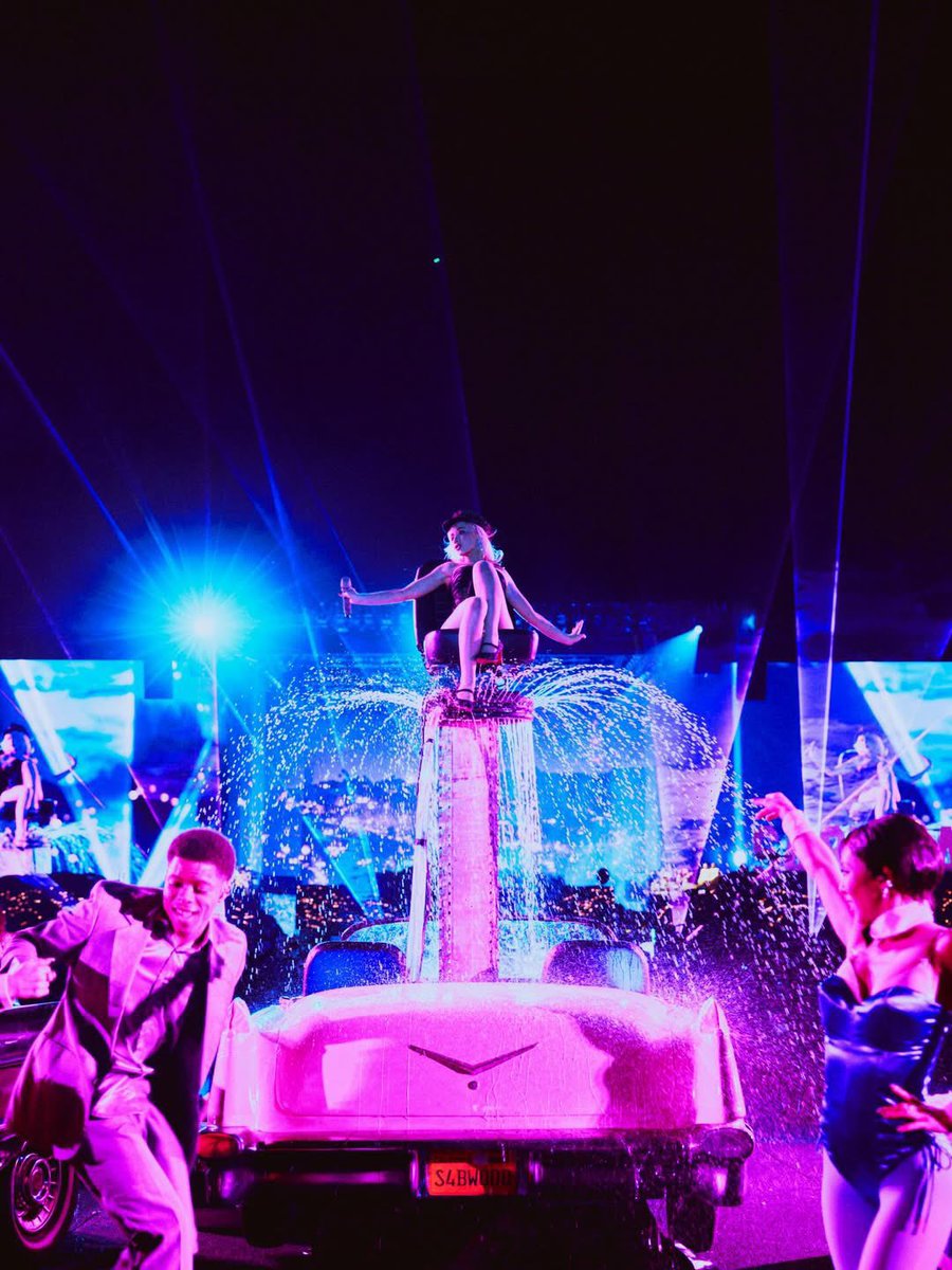 accessbrinabr's tweet photo. tudo o que a gente mais quer!! algumas das performances de Sabrina Carpenter como headliner do Coachella estão sendo disponibilizadas no YouTube https://t.co/VRIsyFTDXT