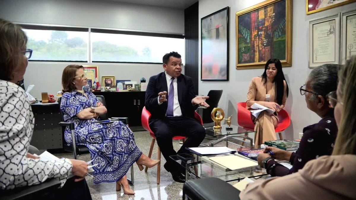 thomas_paulette's tweet photo. Sostuvimos una importante reunión de trabajo en nuestro despacho junto al equipo técnico y asesor de la Comisión de la Mujer, la Niñez, la Adolescencia y la Familia de cara al país. 🏛️💼🤝 https://t.co/4K1WbbCTdd