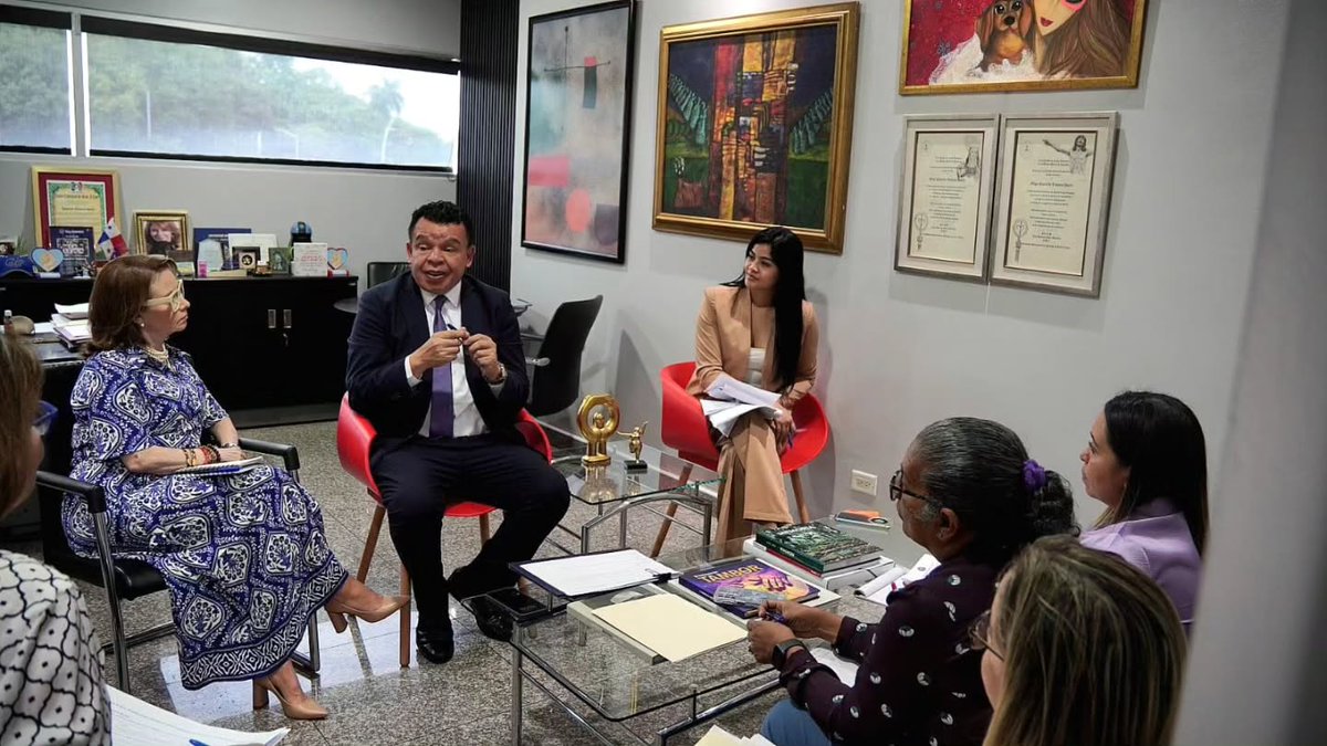 thomas_paulette's tweet photo. Sostuvimos una importante reunión de trabajo en nuestro despacho junto al equipo técnico y asesor de la Comisión de la Mujer, la Niñez, la Adolescencia y la Familia de cara al país. 🏛️💼🤝 https://t.co/4K1WbbCTdd