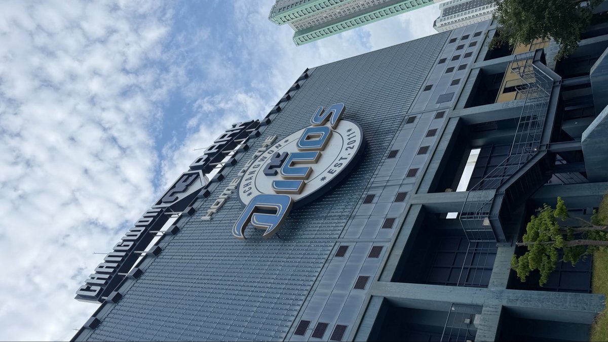 melumii2's tweet photo. no 관광 only 야구... 🦕⚾️ https://t.co/RzJJwlJrK2