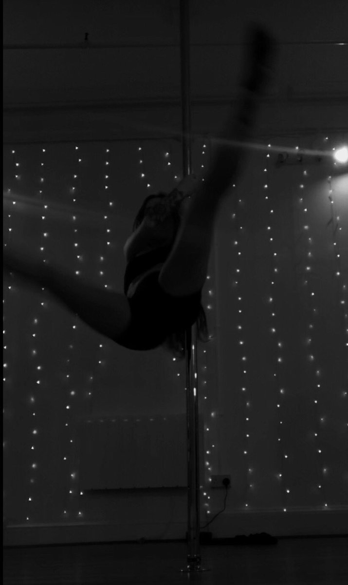 ItsRavenDarling's tweet photo. Off to go swing myself around a pole for the evening ✨ 

- Good boys send silently 💋 https://t.co/oogHYtkH03