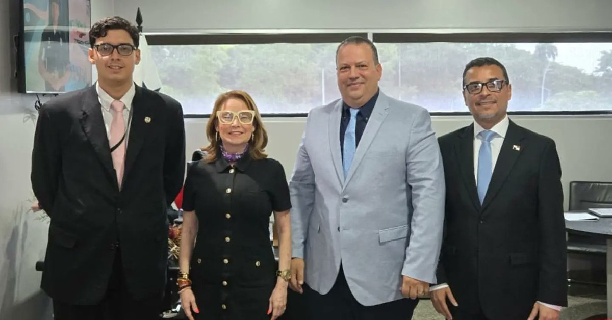 thomas_paulette's tweet photo. Tuvimos un excelente encuentro junto al Licdo. David Escobar, Coordinador de Defensores de la Patria de Colombia en Panamá, y el Dr. Leonardo Espitia, Delegados Presidenciales del Dr. Abelardo De La Espriella. https://t.co/MJem8uH2Hd
