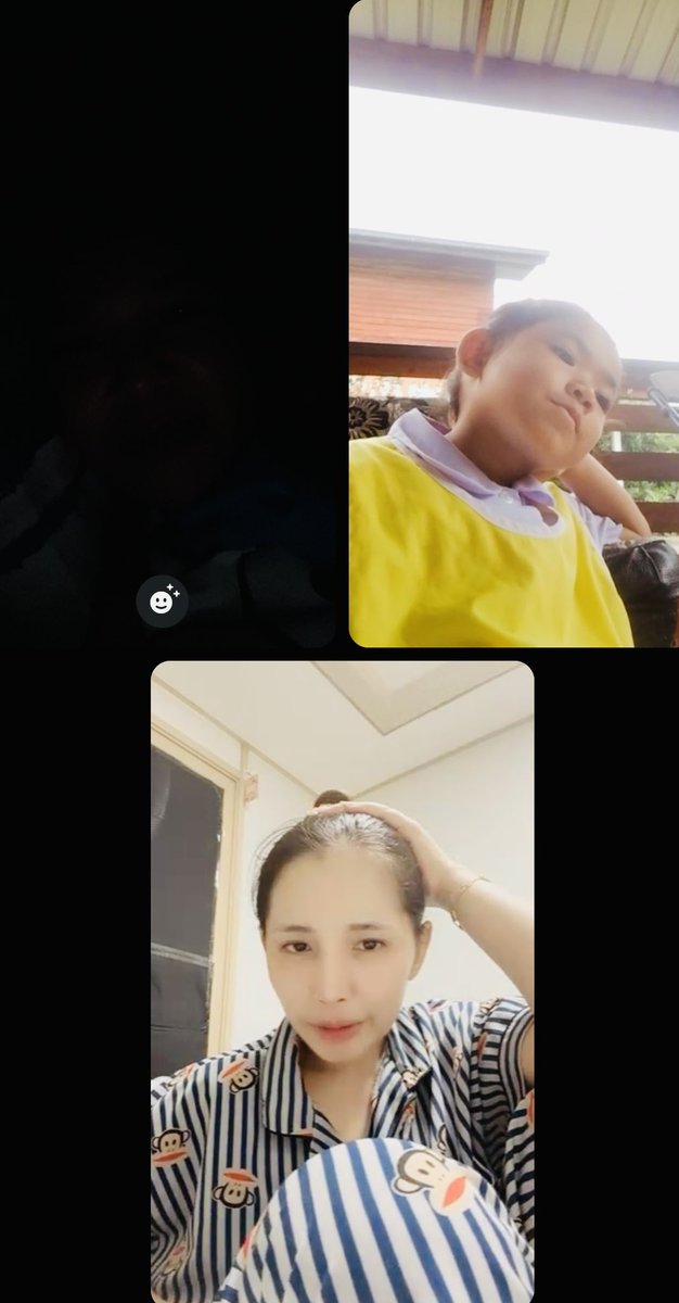 1986Punum's tweet photo. 👧ป้าทำไมห้องป้ามืดจัง 
👩ป้านอนอยู่🤣แต่กำลังจะลุกไปออกกำลังกาย🏃‍♀️💪
👩อิหล่าคิดฮอดป้าบ่
👧คิดฮอด🤣🥰🫠🤏(ชื่นใจ) https://t.co/EFHMygsYmi