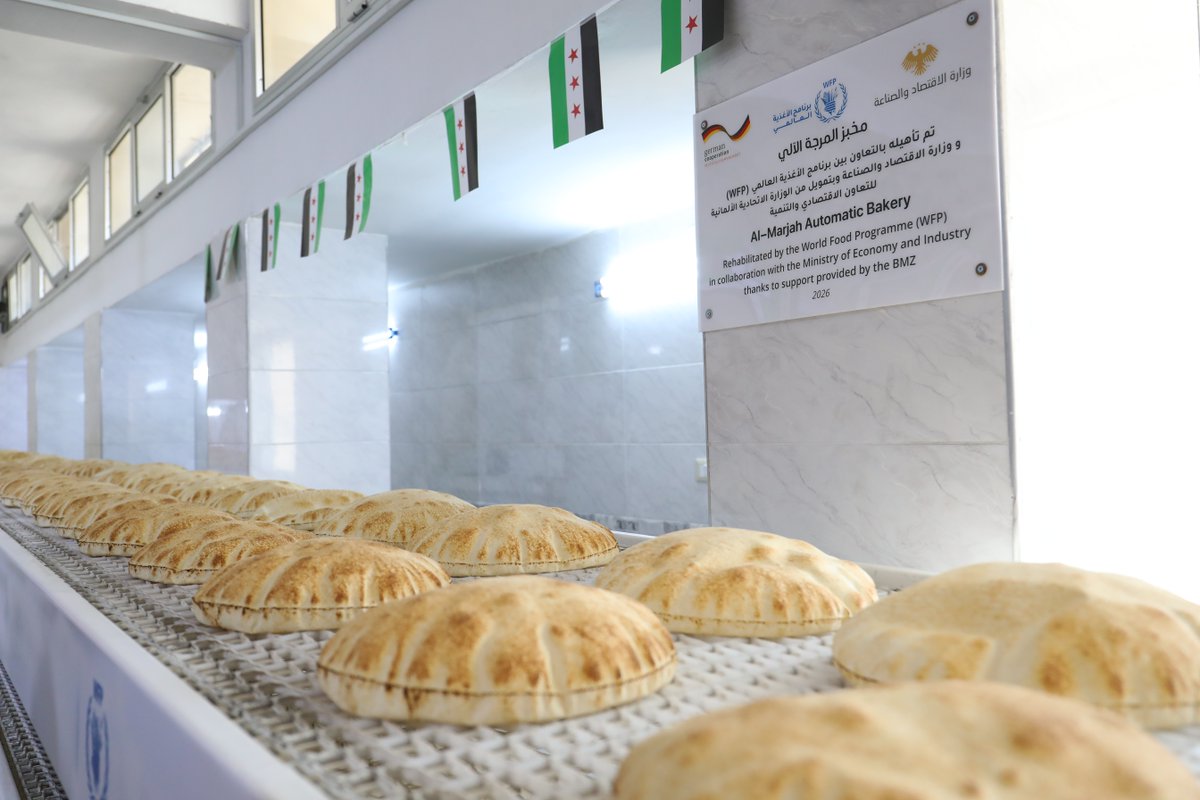 WFP_Syria's tweet photo. Together #Germany π©πͺ, #WFP & the Ministry of Economy & Industry have rehabilitated 3 bakeries in #Aleppo, #Idleb & #Tartous - bringing fresh bread closer to home, restoring vital food infrastructure & benefiting more than 240K people across #Syria.
#GermanyWithSyrians @BMZ_Bund https://t.co/v0tJYEdP0a