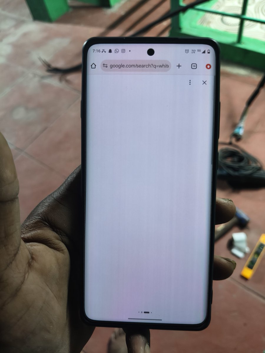 Vishalvgr's tweet photo. Hi @MotorolaIN @MotorolaSupport
​Bought a new Moto phone 11 days ago. Got display vertical lines due to a manufacturing defect. Authorized service center (Tambaram) refused DOA replacement &amp; offered repair only! 💔
​Need your urgent intervention.
​#MotorolaIndia #DefectivePhone https://t.co/9PKc5omeXK