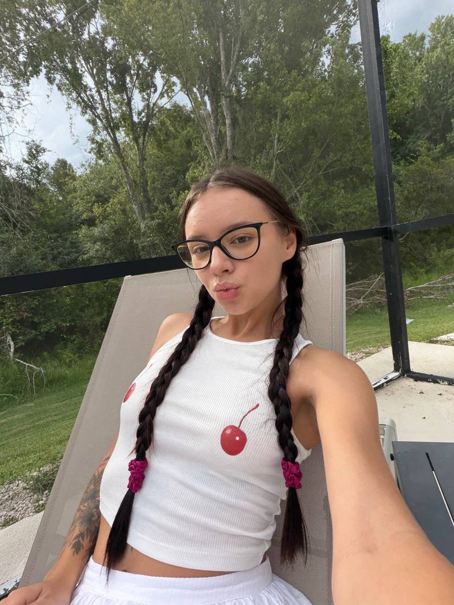 StacyTeece's tweet photo. Not so much of a pool day with this weather 😏 https://t.co/47u8FNUmJe