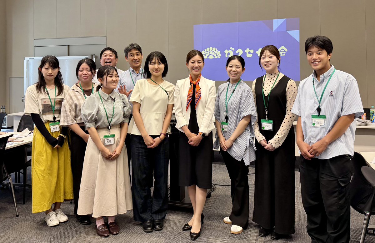 rina_yoshikawa_'s tweet photo. 今日は「ガクセイ国会」に登壇し、学生の皆さんや経営者の皆さんと生成AIの在り方についてディスカッションを行いました。

その中で、
「党利党略を優先する今の政治なら、AIに任せた方が良いのでは？」
という率直なご意見もいただきました。

AIは政治を支える大きな力になります。しかし、国民に寄り添い、国益を守るという責任は、人にしか担えません。

だからこそ、AIを活用しながら
血の通った政治を実現したい。

参加されていた学生の皆さんの中から
未来の政治家が誕生することを期待しています👏

私たちと一緒に
日本の未来をつくっていきましょう🇯🇵