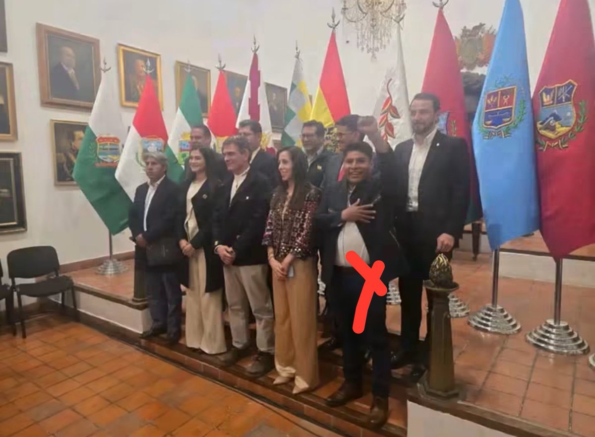 LaKarapancita's tweet photo. De ser payaso y narco, nunca se sale @LeonardoLoza18 y se sabe 🥴🫠... https://t.co/TxGuu5fq8o