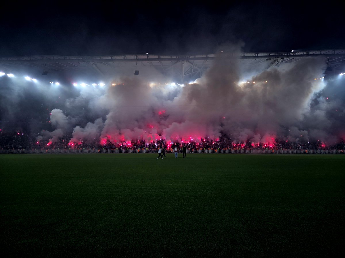 tserdarsx's tweet photo. Trabzonspor Dünya'nın en büyük şehir takımıdır! https://t.co/a2viMiCnNx