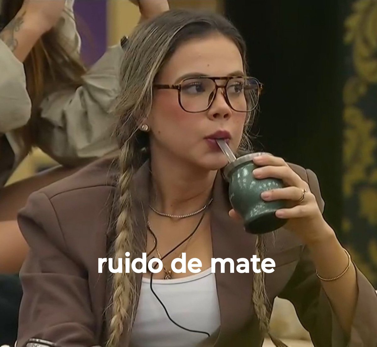 gomezxgrande_'s tweet photo. Los de “All access” no entienden por qué cinzia esta tan enojada con luana? les hago una lista:

-Le hizo el vacío en el día de su cumpleaños, dejándola completamente sola, sabiendo que no tenía a nadie más.
-Le robó hasta el cansancio toda su comida, haciéndola pasar hasta hambre.
-Pidió para que la eliminaran más de una vez cuando cinzia seguía siendo su amiga .
-Habló mierda de cinn por detrás con TODA la casa.
-La envidiaba y se notaba más cuando cinzia bajaba de placas positivas, tiraba comentarios pasivos agresivos.
-Le hacía creer que estaba de su lado y en realidad siempre estuvo con el pelado.
-Cinzia la defendió siempre y hasta lloró por ella, mientras luana se reía de eso y la humillaba con los otros.
-La resentía por los vínculos que Cinzia tiene con sol y pincoya.
-Le siguió robando pero ya no sólo comida: ropa, cigarrillos, productos,etc.
-Le exigía cosas justificando “que tenía que darle porque era su amiga”. #granhermano