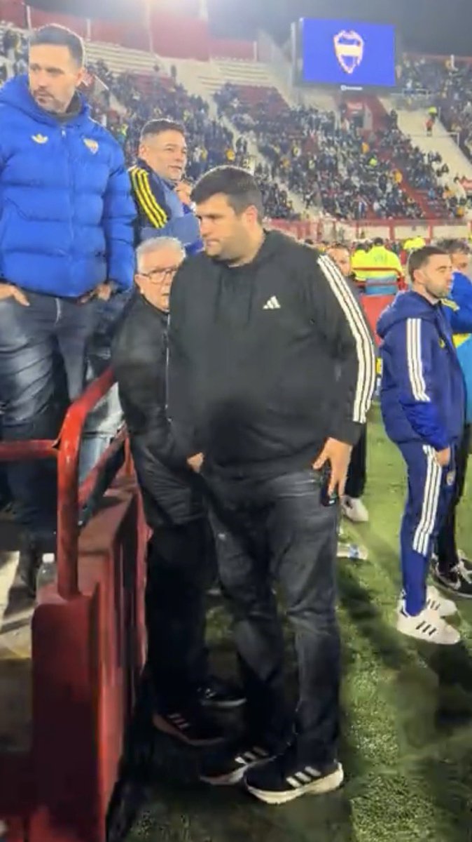 OposicionCABJ's tweet photo. Éstas fotos de ayer en Huracán reflejan lo que es Boca hoy. La cara visible del Club son dos mamaderas de Riquelme.

- Claudio Freire y Tomas De Abelleyra (productor de ESPN y del programa del Pollo Vignolo).

Cobran millones por tomarle la lechita al Presidente. https://t.co/Xsh782spLQ