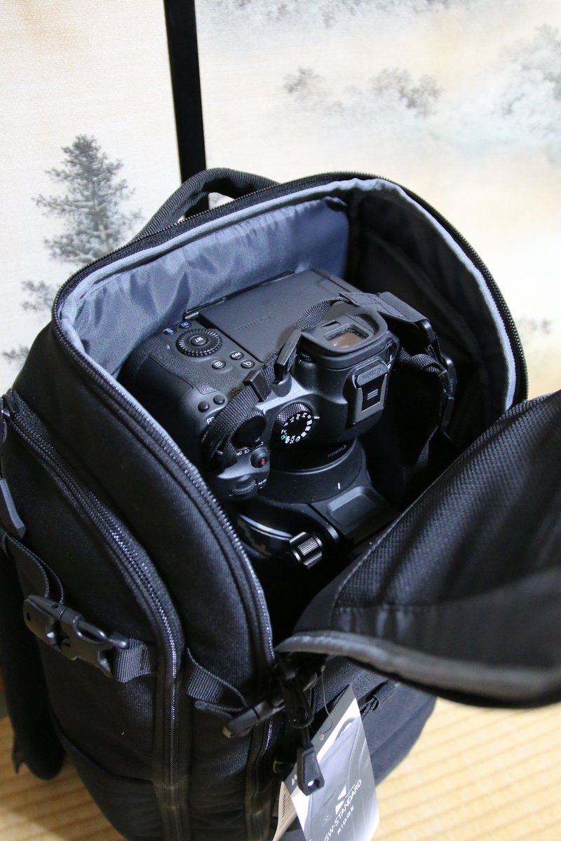whiten7s's tweet photo. 超望遠用のカメラバッグ 買いました！
【ハクバ GW-STANDARD リッジ
　　　　 レンズバックパック19 AZ】

②r6mark2+マウントアダプター
+SIGMA150-600mm(c)のフード付
　　　　　　　(計:43cm)が収まります。

④横腹にr7のような小さめのカメラなら
レンズ付けたまま入るかと。ﾊﾟﾝﾊﾟﾝ… https://t.co/s2FOSY4dmF