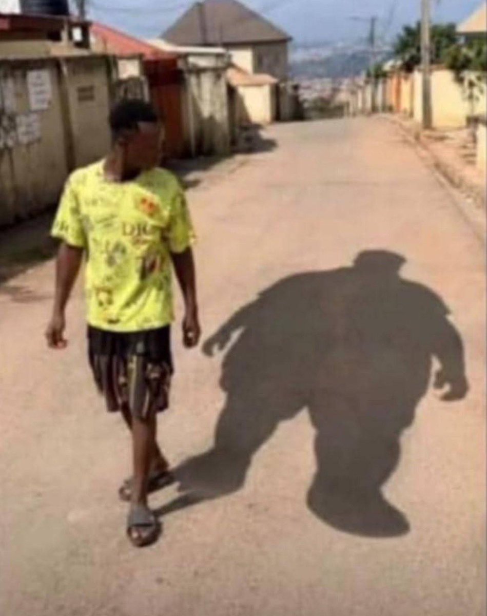 TheDamiForeign's tweet photo. My shadow don fat pass me, this werey dey chop behind my back😠 https://t.co/LpDbtZtvEa