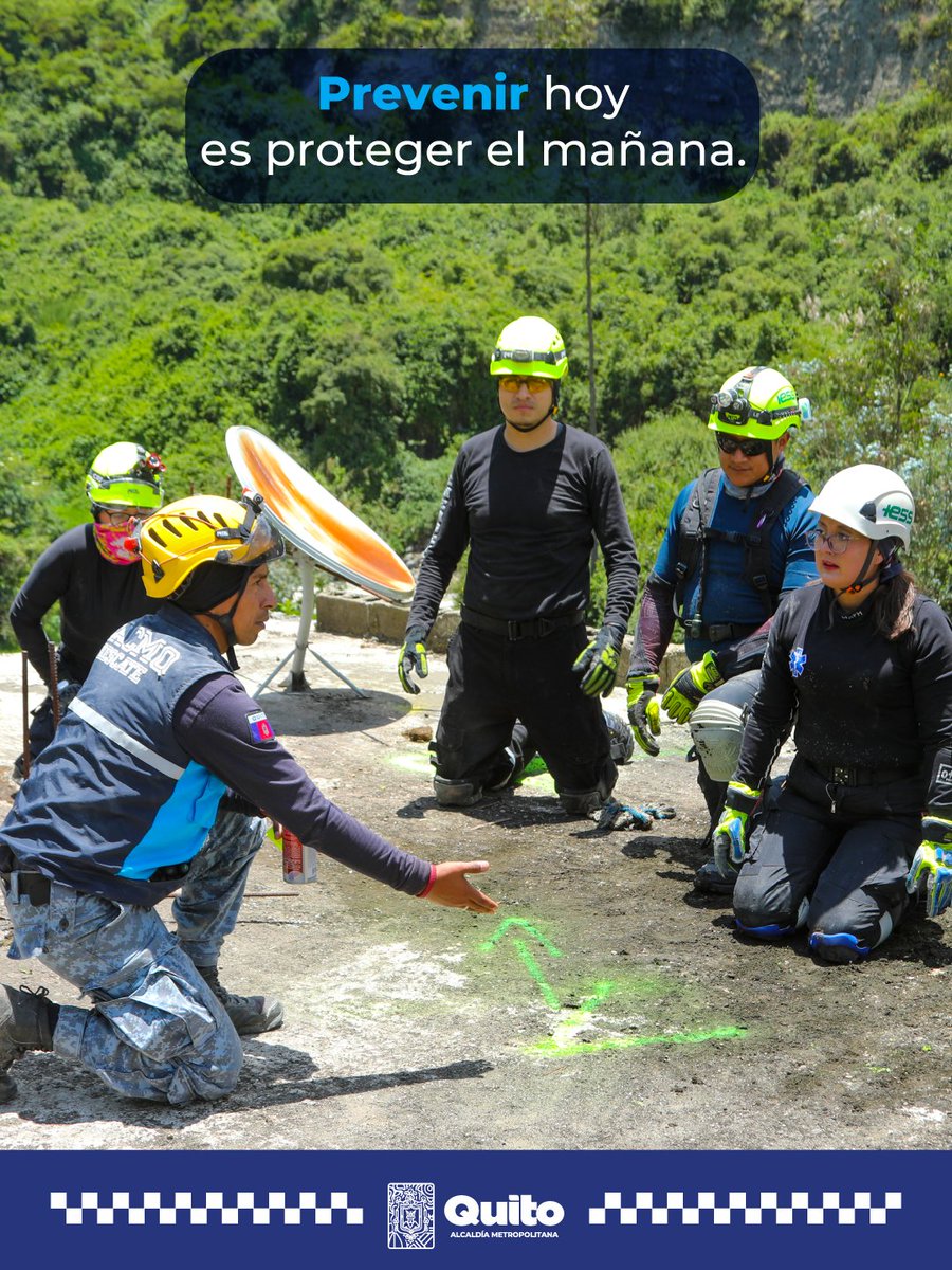 agentesdequito's tweet photo. 👮‍♀️👮 #SomosPrimeraRespuesta l Estar preparados hace la diferencia cuando más importa. Juntos construimos una ciudad más segura y resiliente. 🤝

#SomosAgentesDeQuito 💙 https://t.co/j3MKefGgG4