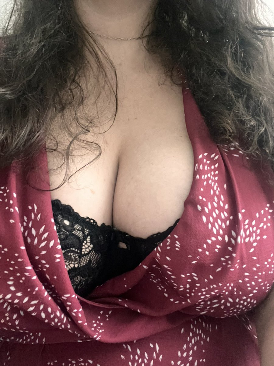 BustyBexly's tweet photo. Oops my dress slipped out…now everyone can see my bra https://t.co/DwX7Y8agG6