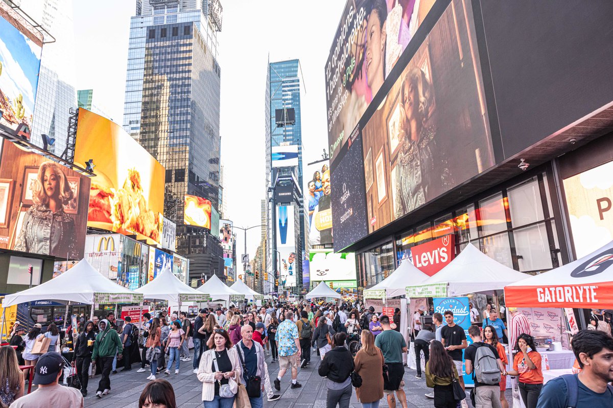 TimesSquareNYC's tweet photo. The Annual Taste of Times Square is back and better! 🌟 Presented by The Durst Organization, join us on Wednesday, September 9th for this epic celebration and discover why Times Square is the Crossroads of the World for dining 🌍 🍽️✨ https://t.co/T1CU9U0xMh

#NYC #NYCEats https://t.co/8p1eBON2C9