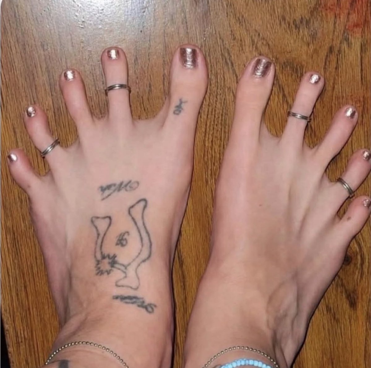 GZarasahara's tweet photo. Goddess can I have feet pics for free??!?
Yes! https://t.co/EzMeeHl4Fs