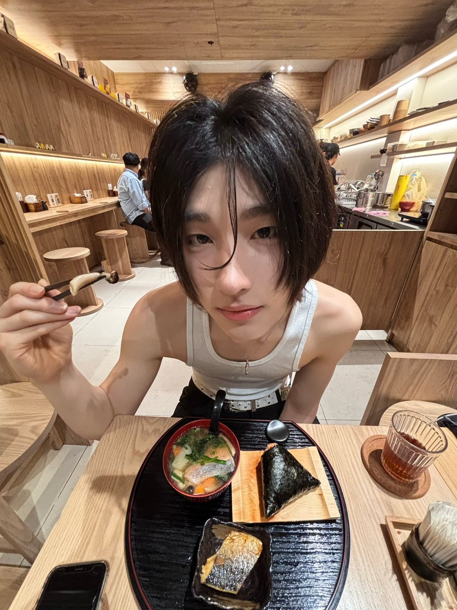 yushigoone's tweet photo. 📍 short twt au #phuphateddy #pete #reeon #wave  

just another normal hangout...
if your definition of "normal" includes three people witnessing phupha and teddy being whipped for eo https://t.co/7oKym2mFSh