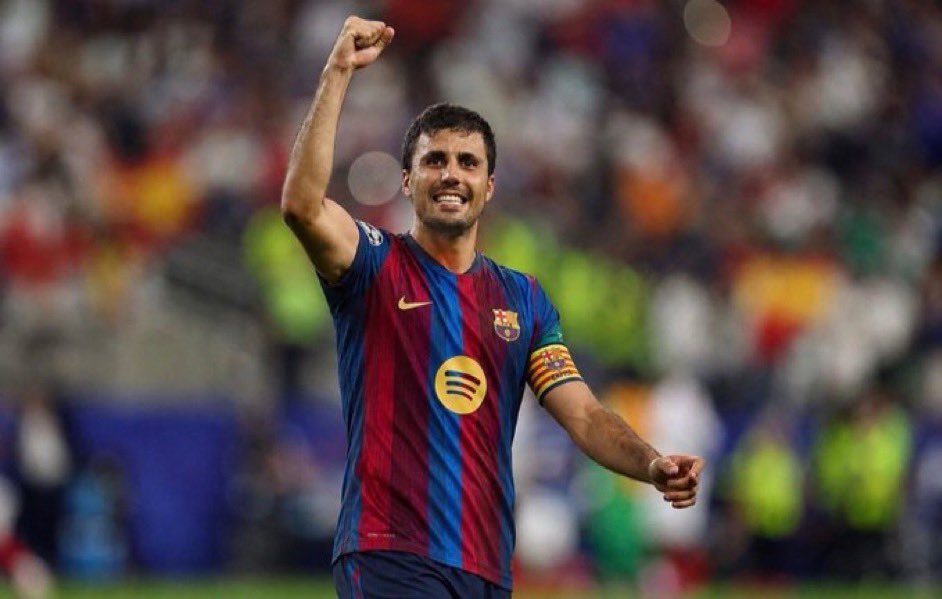 EVE4ever_'s tweet photo. جودة رودري لا احد يختلف عليها لنضعها جانباً 

لكن وجوده في برشلونة فيه شي من العشوائية.. إلا إذا قرر النادي الكتلوني الدخول بالسوق ب أقصى مستوى ممكن 

برشلونة بحاجه ماسه ل ظهير
برشلونة بحاجه ماسه ل مدافع - ضروري 
برشلونة يحتاج صفقة هجوميه اخرى 

هل وجود رودري لا يعيق الباقي ؟ https://t.co/z9csBpiKGa
