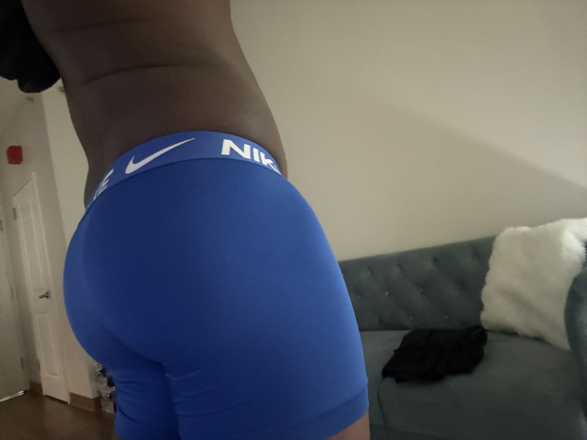 410frk's tweet photo. you like my blue underwear?💙 https://t.co/rMK5hiPk6K