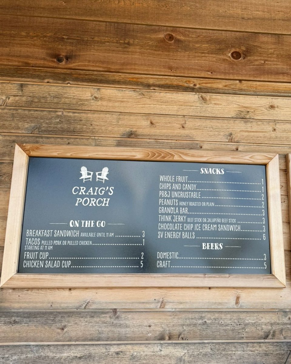 fairwaysdreams's tweet photo. Some golf resorts follow the Disney World model, shaking you down like Bonnie and Clyde for everything once they get you in the door. 

@Sand_Valley is not one of those resorts. Their turn food is reasonably priced and perfectly portioned to keep you going through the back nine. https://t.co/0hGSqgc8PJ