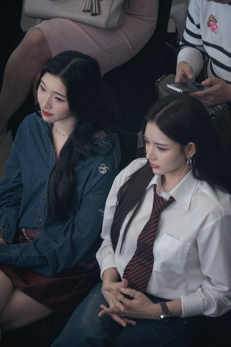 kkkk359950's tweet photo. In the authoritative part, mieaya has something to say.🫡🫡

MIEAYA PRAEW SIAM PARAGON
#SiamParagonxPraewxMieAya 
#MieAya 
#miepat 
#ayaorapan https://t.co/nuvV948EtM