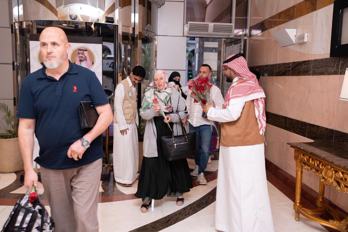 Saudi_Moia's tweet photo. أعلنت وزارة #الشؤون_الإسلامية اكتمال وصول الدفعة الثانية من ضيوف برنامج خادم الحرمين الشريفين للعمرة والزيارة للعام 1448هـ، والبالغ عددهم (250) معتمراً ومعتمرة من (23) دولة بقارتي أوروبا واسيا .

ونوهت الوزارة إلى أنها أعدّت برنامجاً متكاملاً يشمل زيارة أبرز المعالم الإسلامية بالمدينة المنورة قبل التوجه إلى مكة المكرمة لأداء العمرة، ضمن منظومة متكاملة من الخدمات والرعاية. 

التفاصيل:
https://t.co/X31UbHigBv