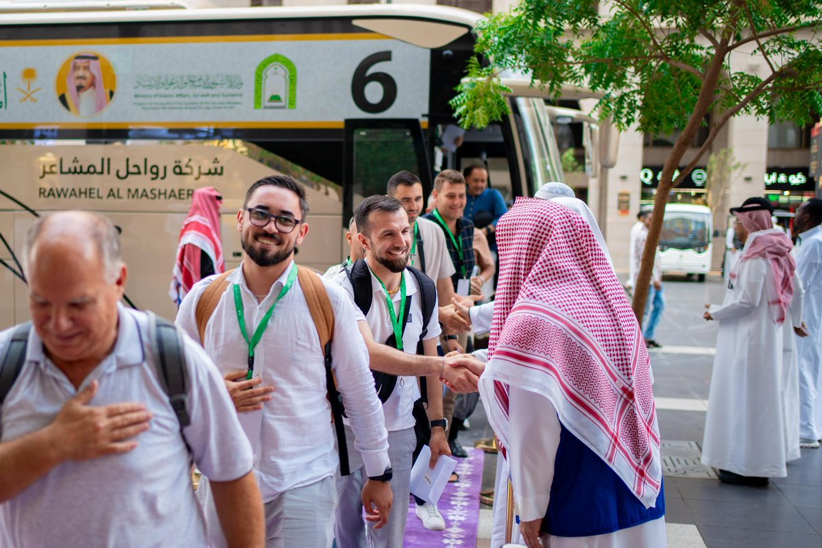 Saudi_Moia's tweet photo. أعلنت وزارة #الشؤون_الإسلامية اكتمال وصول الدفعة الثانية من ضيوف برنامج خادم الحرمين الشريفين للعمرة والزيارة للعام 1448هـ، والبالغ عددهم (250) معتمراً ومعتمرة من (23) دولة بقارتي أوروبا واسيا .

ونوهت الوزارة إلى أنها أعدّت برنامجاً متكاملاً يشمل زيارة أبرز المعالم الإسلامية بالمدينة المنورة قبل التوجه إلى مكة المكرمة لأداء العمرة، ضمن منظومة متكاملة من الخدمات والرعاية. 

التفاصيل:
https://t.co/X31UbHigBv
