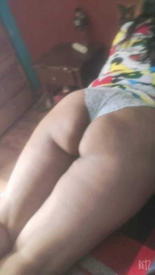 HotIncst9's tweet photo. Daí você entra no quarto de sua mãe e ver ela dormindo assim, difícil não dar uma olhadinha maldosa🫣😈🔥

#BUNDASAWARDlS  #incestoconmamá #incesto
#incestomamáhijo  #incest https://t.co/n3B8NFvWU0