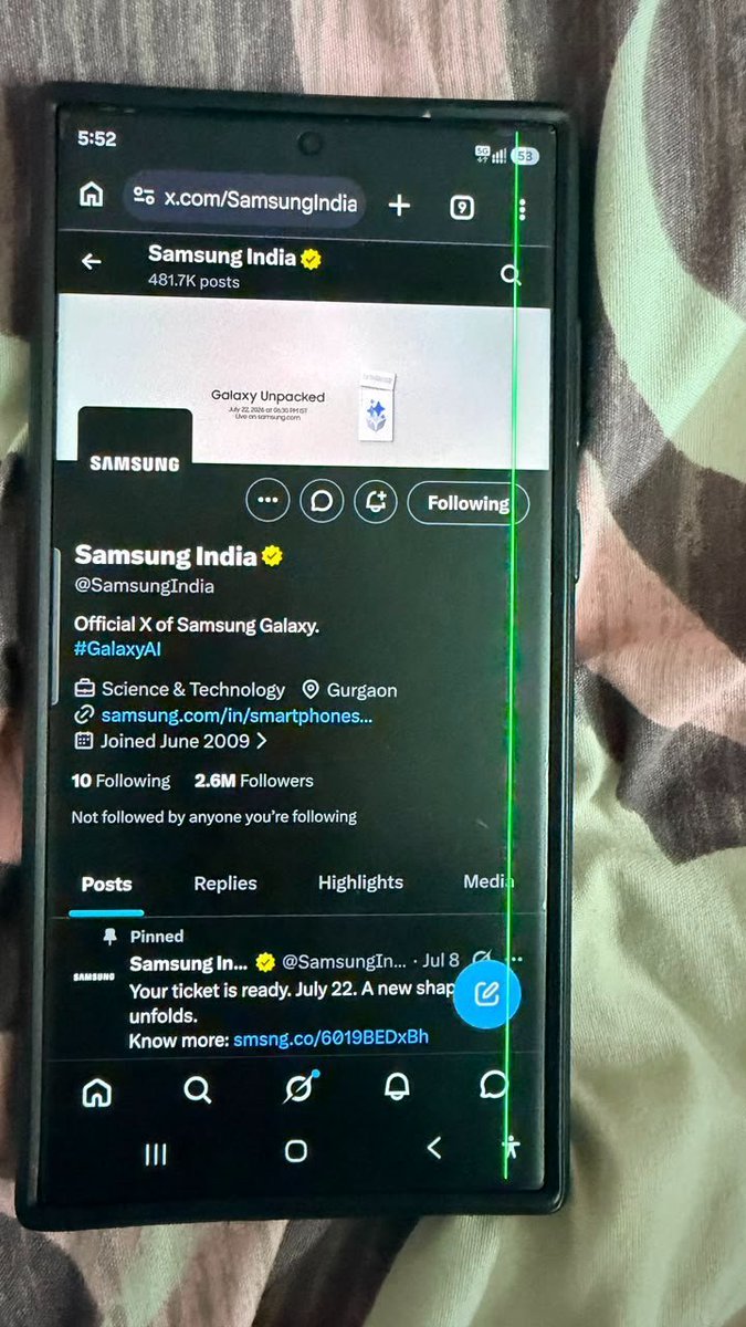 RoaSmrita13768's tweet photo. @sakitechonline @SamsungIndia @SamsungMobile koi record  na tood rha inke phone dabbe hai sab mai green line aarhi h or ye change b na kr rhe https://t.co/DfxwBLkXY7