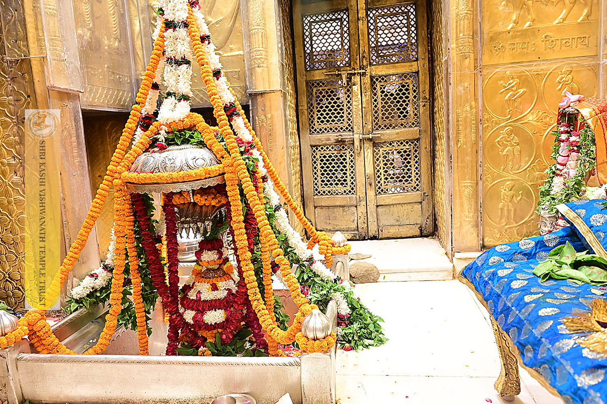 ShriVishwanath's tweet photo. श्री काशी विश्वनाथ जी की शयन आरती I
#kashivishwanath #kashi #hindu #sanatandharmaहमारे https://t.co/gWtPQ6SnqG