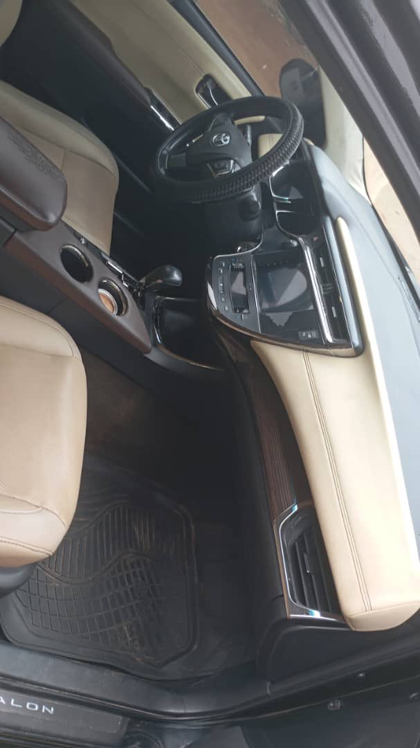 ibkizy's tweet photo. PURE FIRST BODY
Toyota Avalon 2014 Limited Sunroof 
Fullest Option 
*Sports Mode &amp; Eco Mode*
*Paddle Shifters*
*Apple CarPlay installed*
9.5only 
Settlement 400k
EJIGBO LAGOS https://t.co/F5hksAb8uT