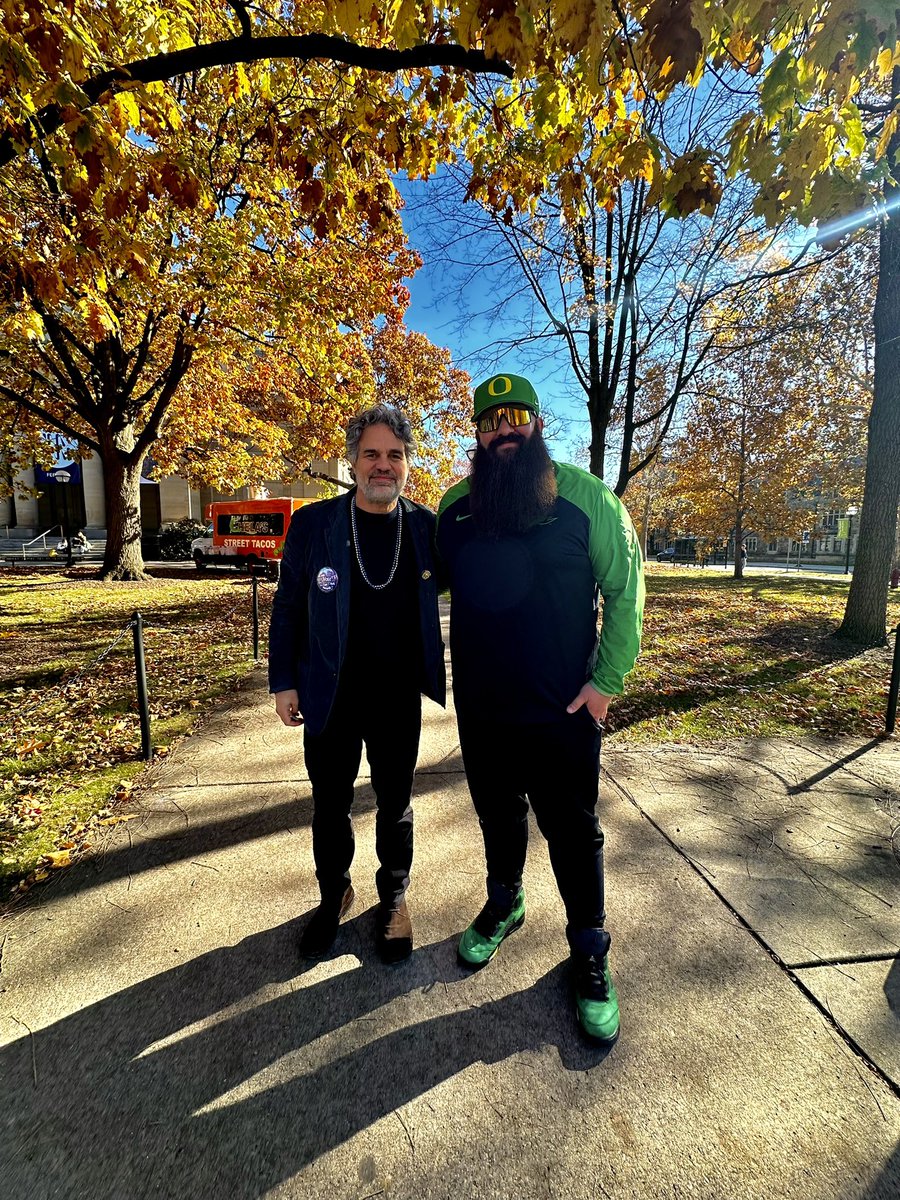 godux1987's tweet photo. Traveling to @oregonfootball ๐ฆ road games each year is truly second to none.
Why?
You get experiences like this โฌ๏ธ
Meeting The Hulk ๐ช๐ฝ aka @MarkRuffalo on the morning walk through campus to the Big House ๐๏ธ
NOTHING beats College Football. ๐ค
#PateState ๐ซก @JoshPateCFB https://t.co/fUJ0t7HVVf