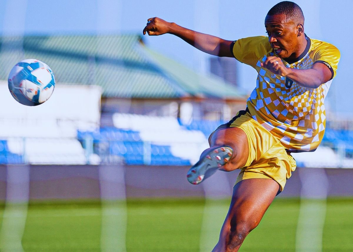 MrksPSLClub's tweet photo. 🚨 Fighting no one, FIXING South African Football.

Kaizer Chiefs transfer business need to be studied at London, UK.

🇿🇦 Langelihle Phili ✅
🇿🇦 Faiz Abrahams✅
🇹🇿 Adolf Mtasingwa✅
🇿🇦 Renaldo Leaner ✅
🇿🇦 Thabo Moloisane ✅
🇿🇦 Khanyisa Mayo✅
 🇿🇦Feisal Salum⌛️                                                                                                                                                                   🇿🇦 Emile Witbooi⌛️

I can’t handle this happiness 😭😭🔥

#AfricanFootball #Amakhosi4Life                                                    
                                                                                                                        #KaizerChiefs #Amakhosi4Life #Fernando Da Cruz #Da Cruz Nation#BreakingNews #SouthAfricanFootball❤️

📲 𝐅𝐨𝐥𝐥𝐨𝐰 𝐚𝐥𝐥 𝐭𝐡𝐞 BREAKING NEWS 𝐨𝐧 Twitter : https://t.co/6Ce4TIWbpH
📲 𝐅𝐨𝐥𝐥𝐨𝐰 𝐚𝐥𝐥 𝐭𝐡𝐞 𝐥𝐢𝐯𝐞 𝐚𝐜𝐭𝐢𝐨𝐧 𝐨𝐧 𝐖𝐡𝐚𝐭𝐬𝐀𝐩𝐩:

https://t.co/gKLVyrEV91