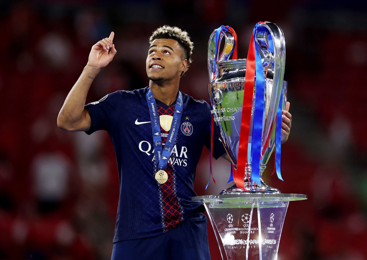 ActuFoot_'s tweet photo. 🚨 LE PSG A RECRUTÉ 3 DE SES ATTAQUANTS FRANÇAIS 🇫🇷 POUR 50M€ CHACUN ! 💰❤️💙

▫️ Ousmane Dembélé 🇫🇷 : 50M€
▫️ Désiré Doué 🇫🇷 : 50 M€ 
🆕 Maghnes Akliouche 🇫🇷 : 50 M€ https://t.co/PeKcX4itNT