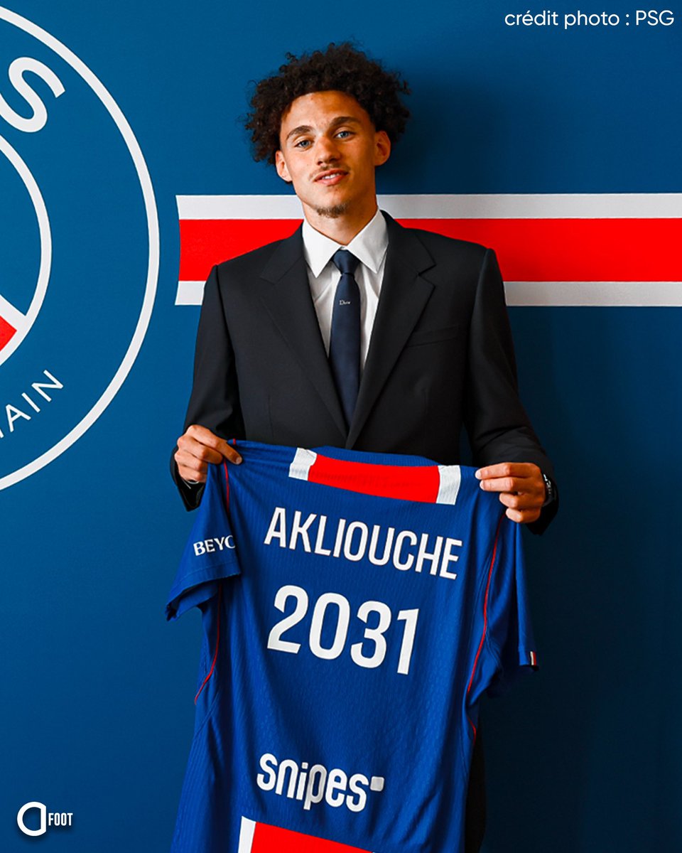ActuFoot_'s tweet photo. 🚨 LE PSG A RECRUTÉ 3 DE SES ATTAQUANTS FRANÇAIS 🇫🇷 POUR 50M€ CHACUN ! 💰❤️💙

▫️ Ousmane Dembélé 🇫🇷 : 50M€
▫️ Désiré Doué 🇫🇷 : 50 M€ 
🆕 Maghnes Akliouche 🇫🇷 : 50 M€ https://t.co/PeKcX4itNT