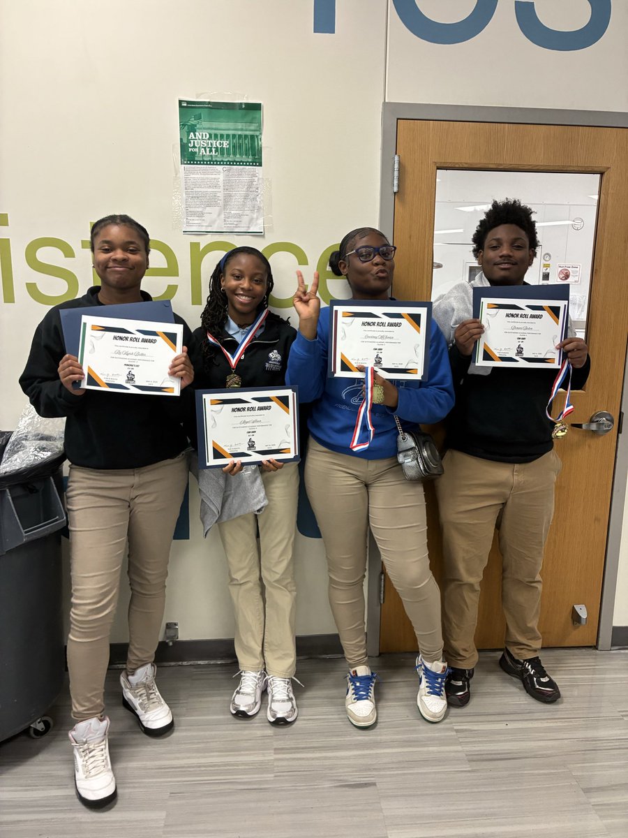 NBrown2Tech's tweet photo. As One we can do it The Big Tech Way all  exceptional scholars received honor roll All 4 Quarters Our 2026 Seniors 🥰🥰🎉🎓🎓🎓🎉 

@FriendshipPCS
#onefriendship #friendshipsjourneyto30 #FPCSTP #aspiremore https://t.co/muYNWsgQlN