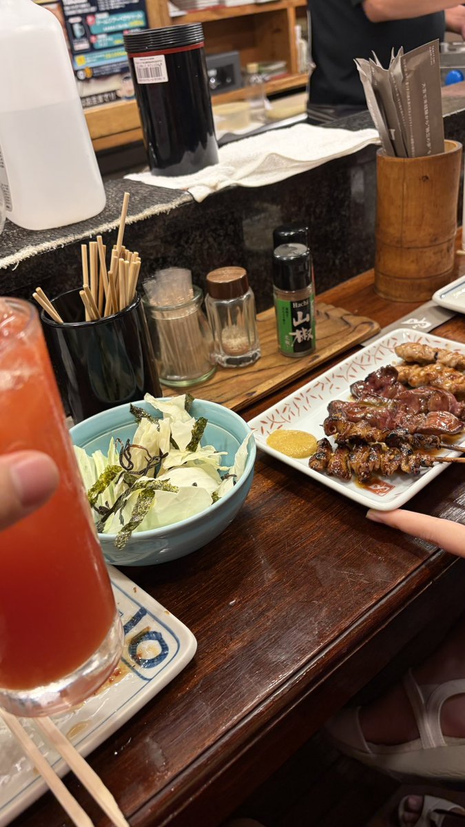 mrs_red_pepper's tweet photo. ライブ終わりはやっぱ飲み🍺✨
翌日は道頓堀と通天閣
福岡の方がやっぱ暑くて治安悪い
大阪は大阪で普通に路駐と逆走チャリばっか笑
そんな情報量多い中最終日はホテルニューオータニで誕生日サプライズ受けやした
あざした‼️ https://t.co/JUIROd08MJ