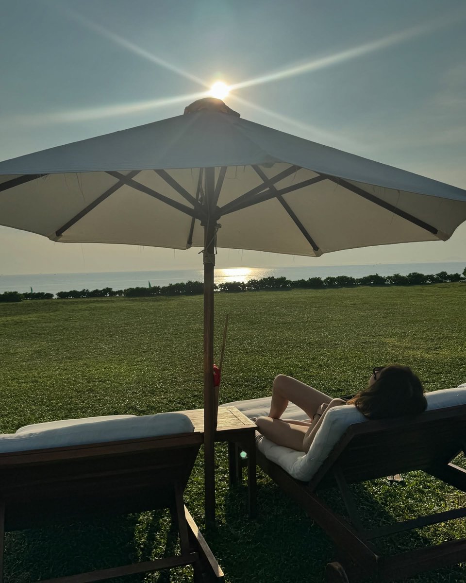 adrian1531's tweet photo. Hey there! 🌞 Just wanted to say, every sunrise is proof that you can rise again. 🌟
Frwz https://t.co/jovhcCEwhv