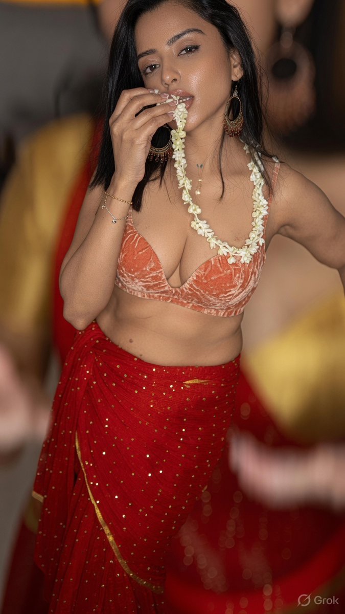 thala_speaks's tweet photo. Foreign Bikini 👙 is nothing infront of this Indian Wears https://t.co/PcSktcWz2N