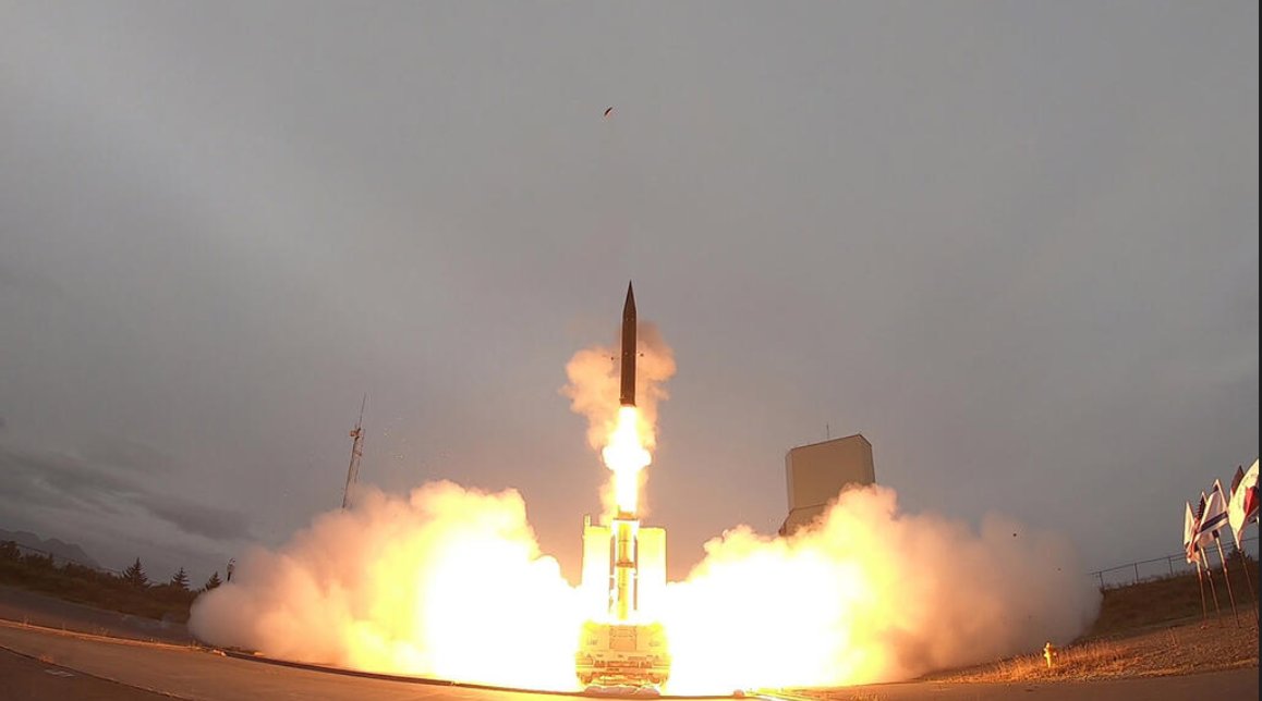 Itongadol's tweet photo. Israel prueba el misil Arrow mientras la amenaza de Irán impulsa mejoras de próxima generación (Agencia AJN)
Nota: https://t.co/QZ9CSXNhQ2
@MoDIsrael @Israel_katz @FDIonline @ILAerospaceIAI #Israel #Arrow #misil #Iran #Yemen https://t.co/hzpQie8kEr