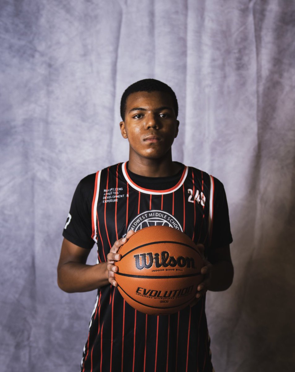 Natewitdashifts's tweet photo. Madehoops Midwest academy headshots 📸 #AGTG✝️✝️✝️ https://t.co/zDcF9XWUWx