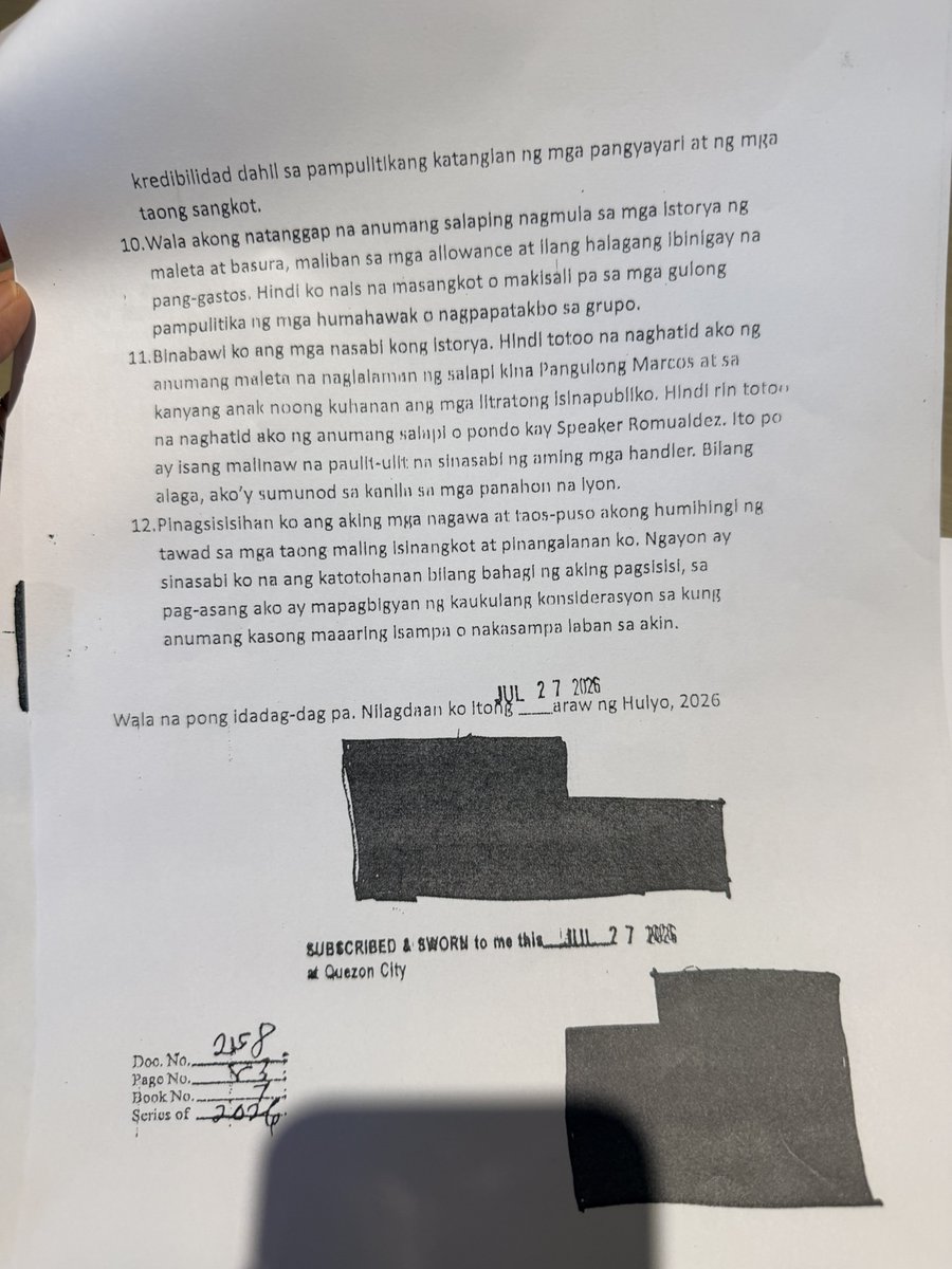 gmanews's tweet photo. EXCLUSIVE: Binabawi ng ilan sa mga nagpakilalang dating “bodyguard” ni Zaldy Co ang nauna nilang pahayag na naghatid sila umano ng male-maletang pera kina Pangulong Bongbong Marcos, dating House Speaker Martin Romualdez at iba pa. 

Mababasa rito ang mga affidavit na nagsasaad ng kani-kanilang pagbawi.

Patuloy na kumukuha ang GMA News ng reaksiyon mula sa Ombudsman at kay Atty. Levi Baligod na unang nagpakilala sa grupo ng mga sundalo.

Panoorin dito ang ulat ng 24 Oras: https://t.co/al2zGLLbQE

Basahin dito ang article: https://t.co/zD0vKIqIcp
