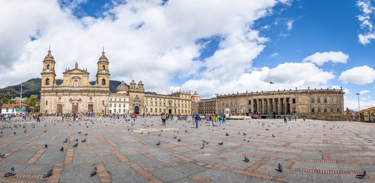 USEmbassyBogota's tweet photo. ¡Feliz cumpleaños, Bogotá! 🎂 Hoy celebramos la historia de la ciudad que ha sido hogar de nuestra misión diplomática durante más de 200 años de amistad. Estamos orgullosos de trabajar con la capital de Colombia para construir un futuro más seguro y próspero para nuestros pueblos. ¡Que sean muchos años más! 🇺🇸🤝🇨🇴 @Bogota