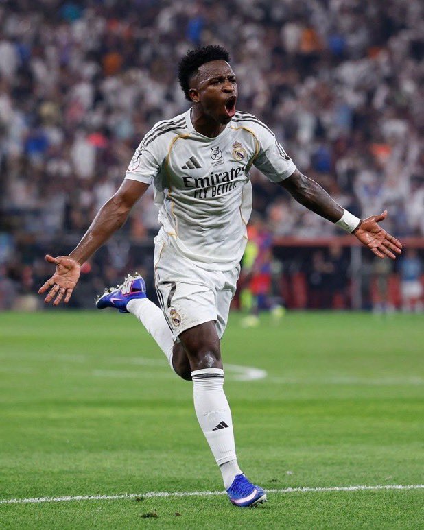 totalcristiano's tweet photo. This season, Vinicius Jr. will equal the number of seasons Cristiano Ronaldo played at Real Madrid. 😳 https://t.co/I2wrIy3TCZ