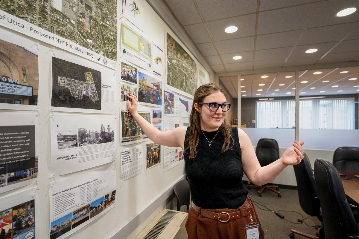 HamiltonCollege's tweet photo. From a historic NCAA title to research, creative work, and partnerships that reached across the Mohawk Valley and around the world, these stories capture some of the moments that defined the 2025-26 academic year. Read more: https://t.co/nHIpkPzzJG 

#KnowThyself #HamiltonCollege https://t.co/SKT9PvU2B0